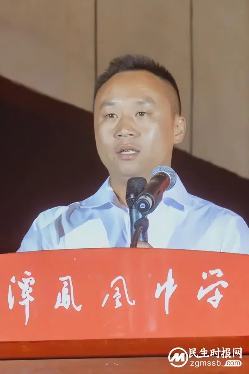 献礼二十大，奋进向未来 ——湘潭凤凰中学2022年体育节文艺汇演暨第22届田径运动会开幕式