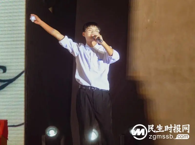 献礼二十大，奋进向未来 ——湘潭凤凰中学2022年体育节文艺汇演暨第22届田径运动会开幕式