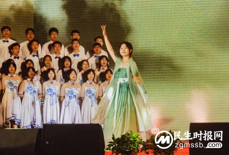献礼二十大，奋进向未来 ——湘潭凤凰中学2022年体育节文艺汇演暨第22届田径运动会开幕式