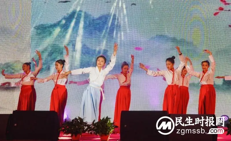 献礼二十大，奋进向未来 ——湘潭凤凰中学2022年体育节文艺汇演暨第22届田径运动会开幕式
