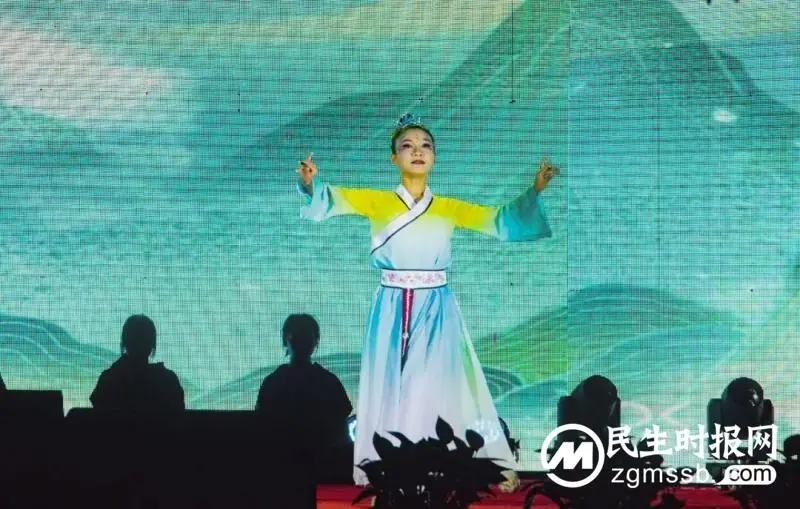 献礼二十大，奋进向未来 ——湘潭凤凰中学2022年体育节文艺汇演暨第22届田径运动会开幕式