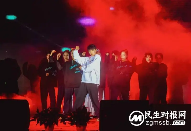 献礼二十大，奋进向未来 ——湘潭凤凰中学2022年体育节文艺汇演暨第22届田径运动会开幕式