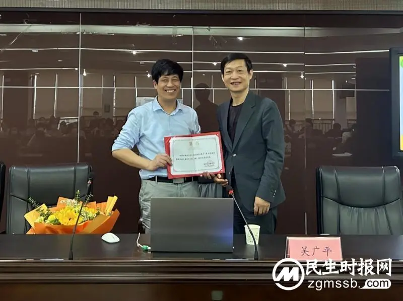 以爱为本潜心育人 以案为鉴笃行奋发 ——湘潭市益智中学召开“镜鉴”以案促改促建促治专项活动动员部署暨全体教职工警示教育大会 以爱为本潜心育人 以案为鉴笃行奋发 ——湘潭市益智中学召开“镜鉴”以案促改促建促治专项活动动员部署暨全体教职工警示教育大会