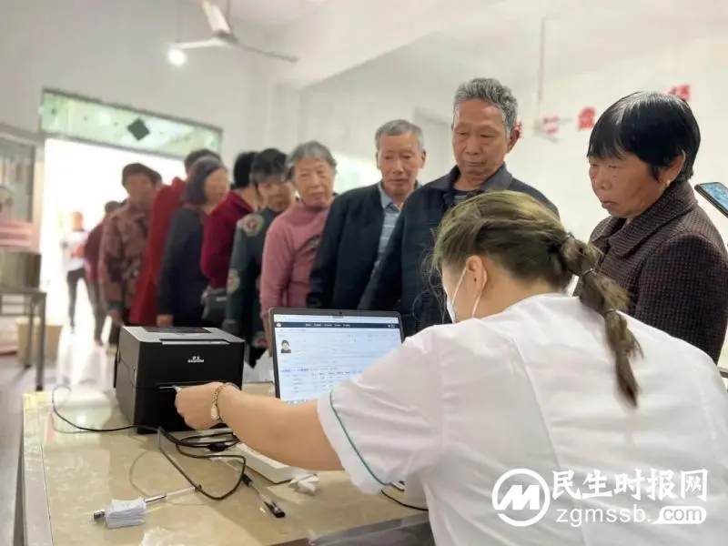 【莲乡卫健党旗红】湘潭县人民医院团委组织青年研究生开展下乡义诊活动