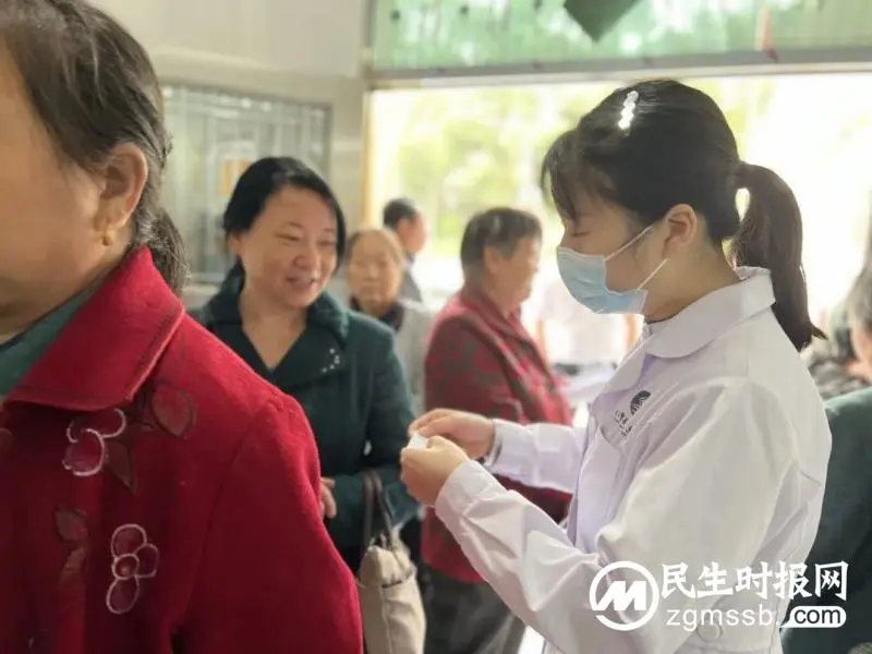 【莲乡卫健党旗红】湘潭县人民医院团委组织青年研究生开展下乡义诊活动