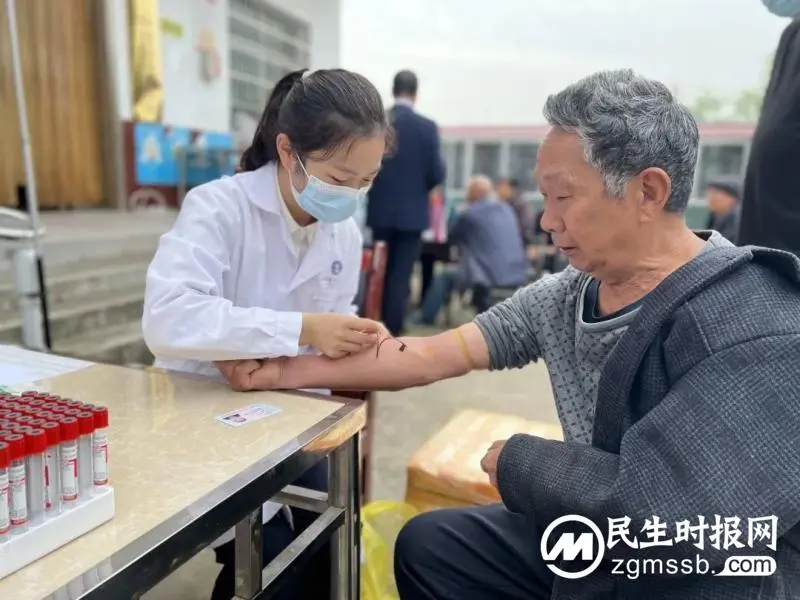 【莲乡卫健党旗红】湘潭县人民医院团委组织青年研究生开展下乡义诊活动