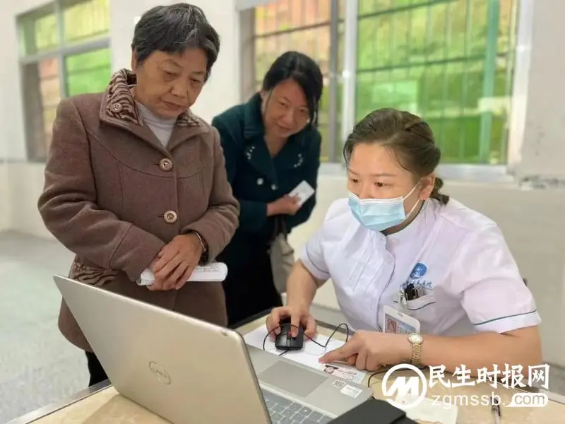 【莲乡卫健党旗红】湘潭县人民医院团委组织青年研究生开展下乡义诊活动