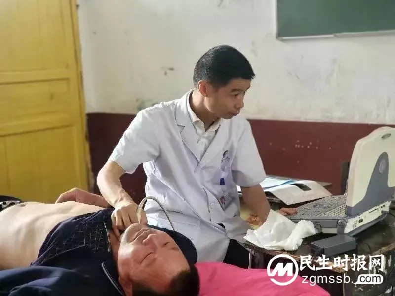 【莲乡卫健党旗红】湘潭县人民医院团委组织青年研究生开展下乡义诊活动