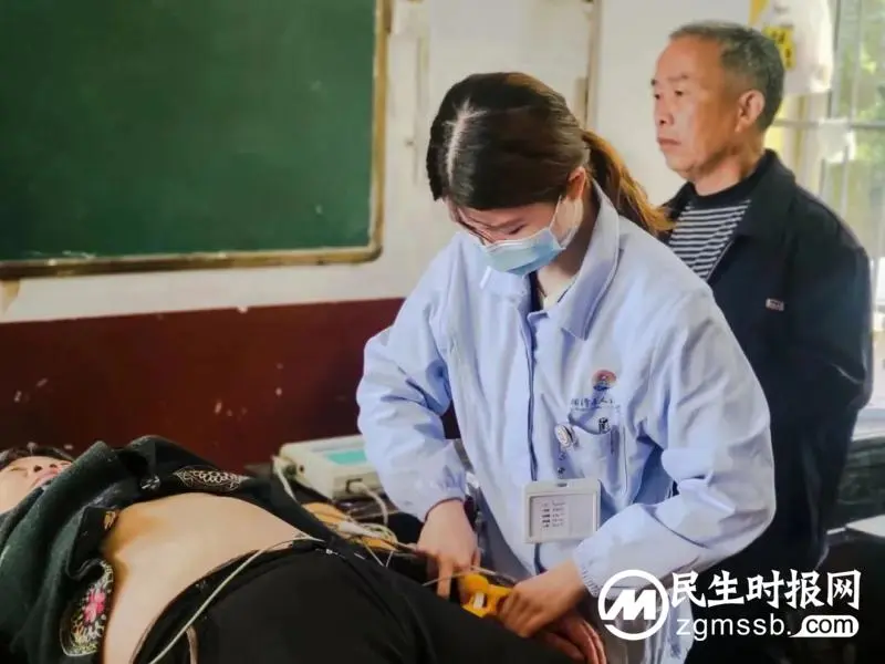 【莲乡卫健党旗红】湘潭县人民医院团委组织青年研究生开展下乡义诊活动