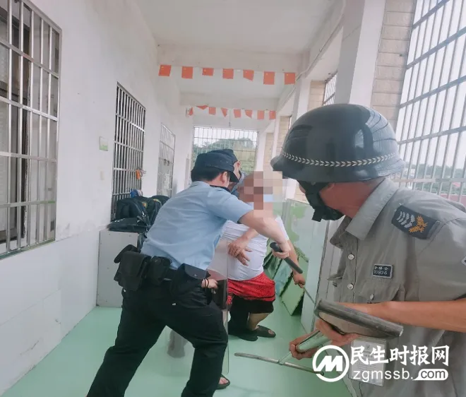 防暴演练护成长   警园联动筑平安——湘潭县花石镇中心幼儿园反恐防暴安全演练
