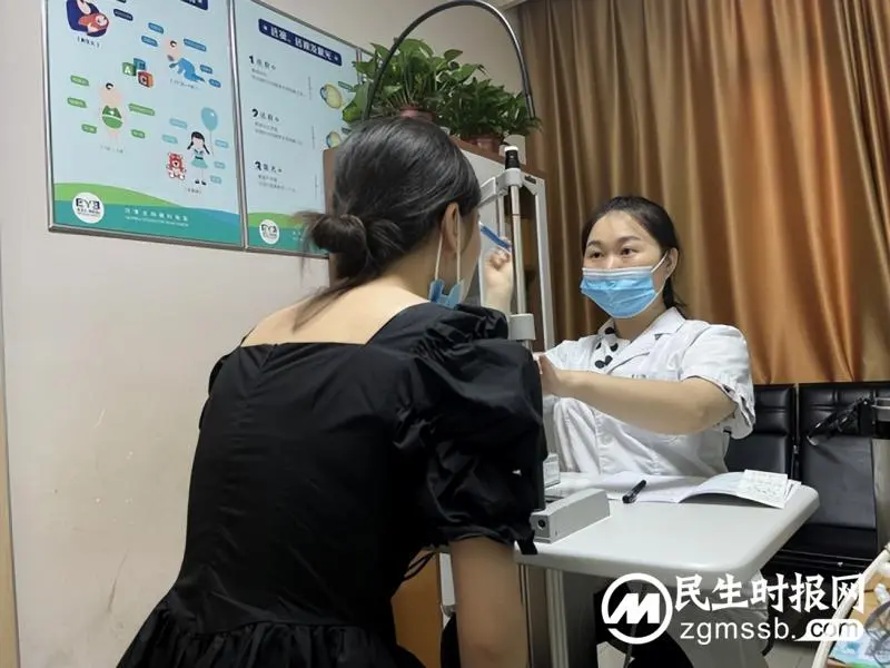 80后女教师“老花”?渐进多焦点眼镜,让老花不再尴 80后女教师“老花”?渐进多焦点眼镜,让老花不再尴