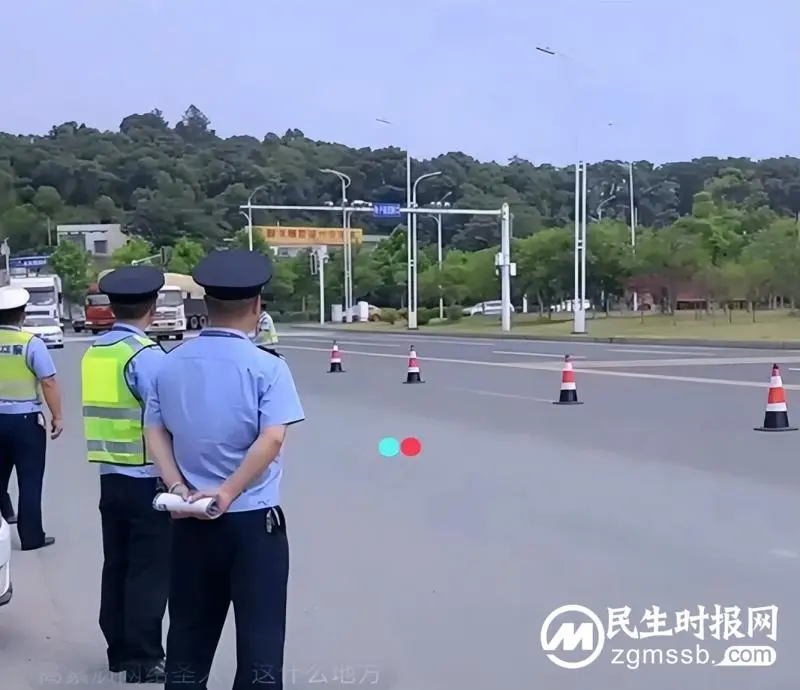 近10万人观看! 湘潭现场直播“路政员的一天” 近10万人观看! 湘潭现场直播“路政员的一天”