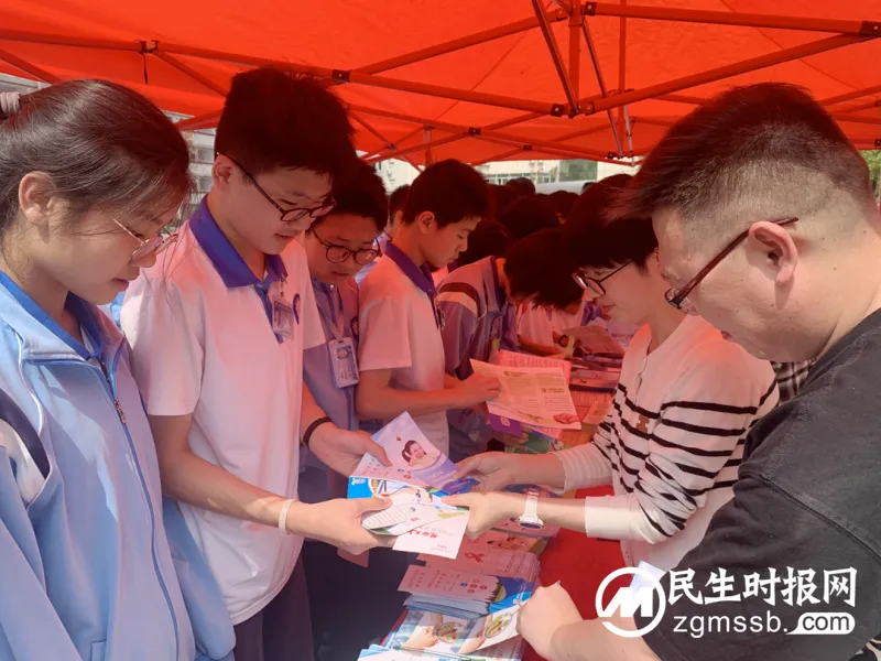 关爱青少年 护航助成长——湘潭县疾控中心开展健康教育进校园活动