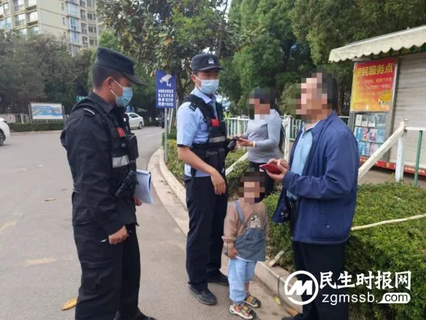熊孩子独自马路上玩耍 警民联手帮其寻找家人