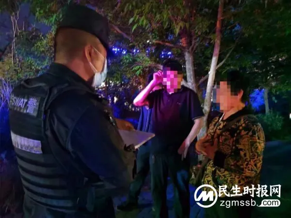 发生矛盾老人负气出走 特警耐心开导寻回