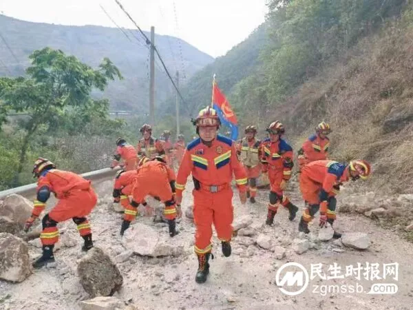 云南保山发生5.2级地震 消防紧急救援