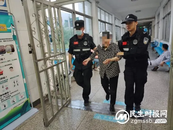 八旬老人不慎摔伤 特警暖心送医救治