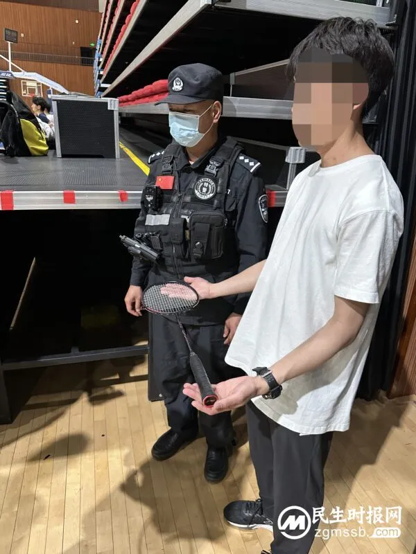 千元球拍不慎遗  特警寻回获感谢信感谢