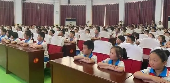 省话剧院“百场儿童剧进校园”活动走进涉县