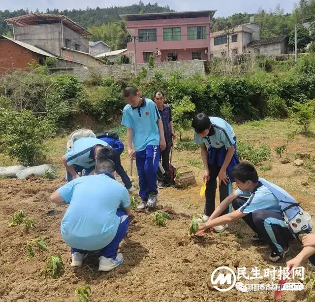 奔赴青春 向阳生长——湘潭市四中八年级研学活动
