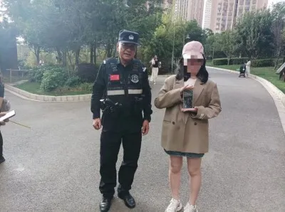 学生手机遗失焦急万分 特警三小时坚持不懈寻回