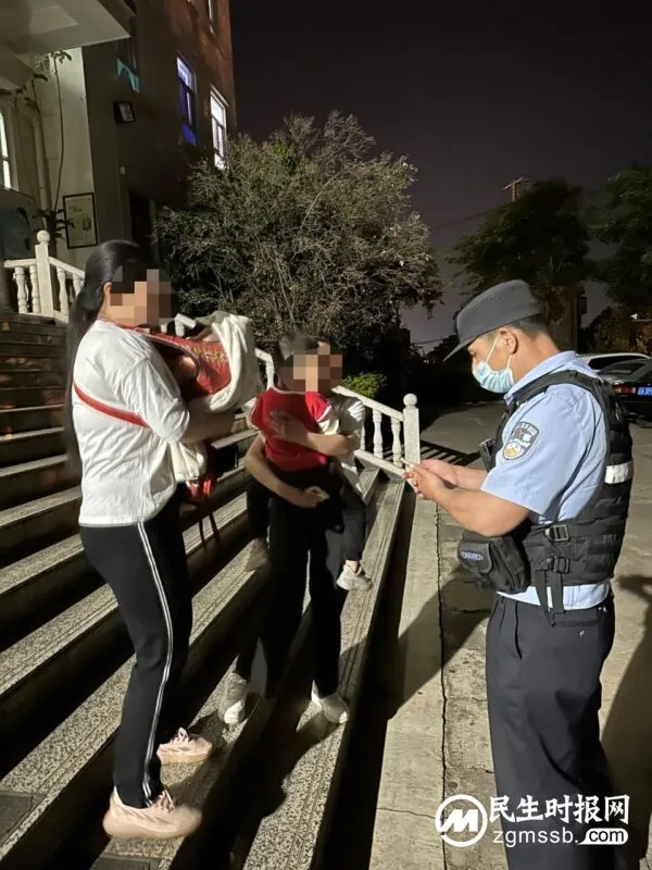 5岁男孩出门找妈妈 特警热心帮其寻家人