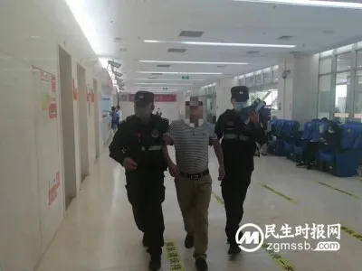 男子突发疾病就医途中求救 特警及时送医挽救生命