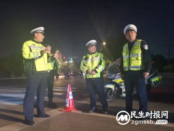吕克军同志带队参加全市道路交通集中夜查整治行动
