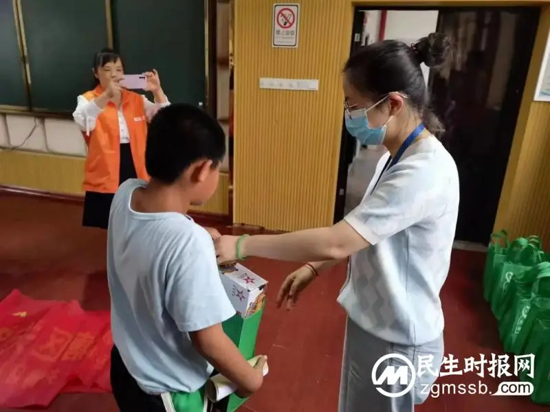 湘潭市未成年人救助保护中心开展个案儿童回访慰问