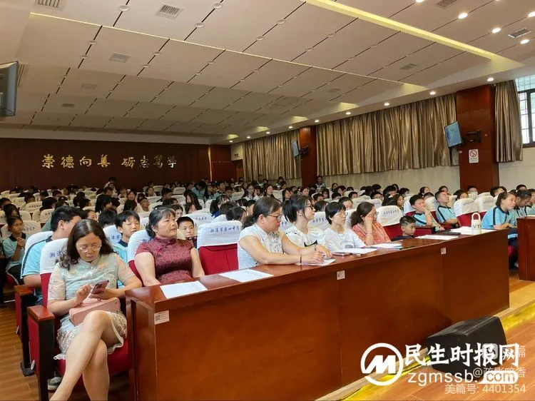 “吟唱经典,唱响青春”——七年级经典诗文吟唱会 “吟唱经典,唱响青春”——七年级经典诗文吟唱会