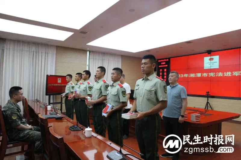 普法进军营 以法润兵心 普法进军营 以法润兵心