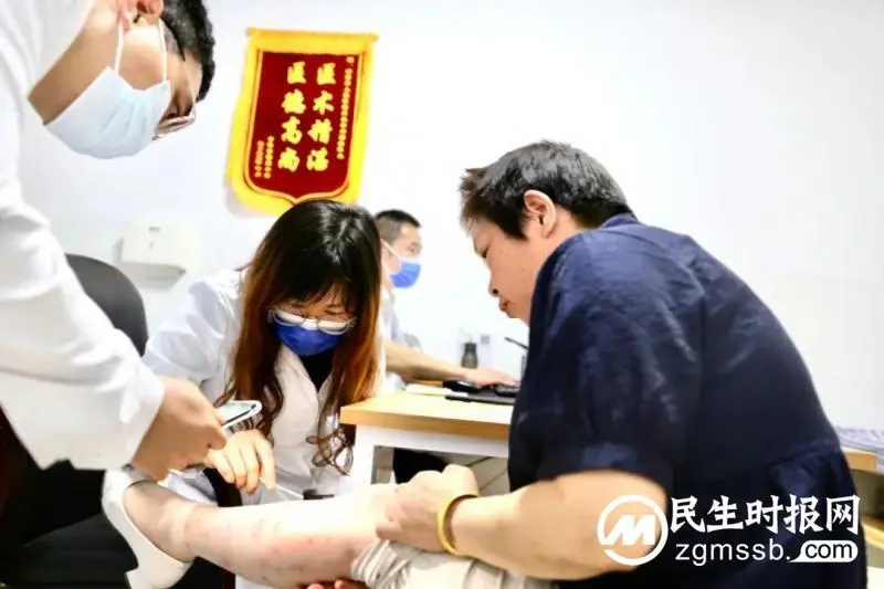 湘潭县人民医院举行银屑病规范化诊疗中心“专病医联体”建设启动会暨义诊活动