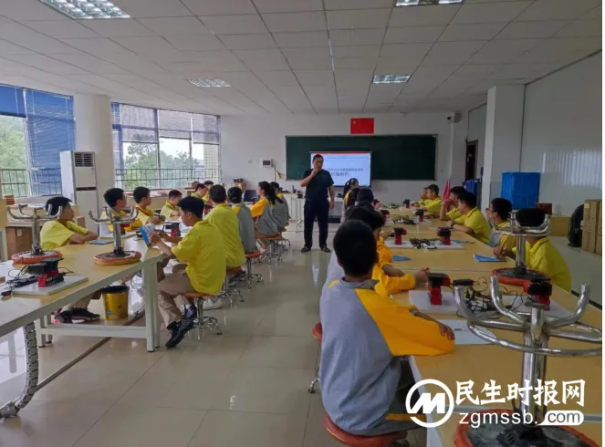 湘潭市益智中学组织学生前往市综合实践基地开展研学活动