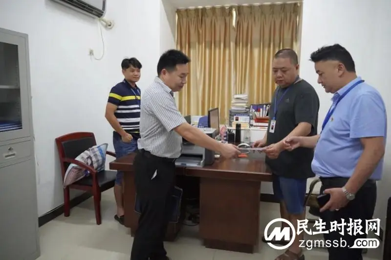送温暖、传党情｜市民政局党委委员、副局长钟熙一行到市救助站开展“七一”慰问和督查指导工作