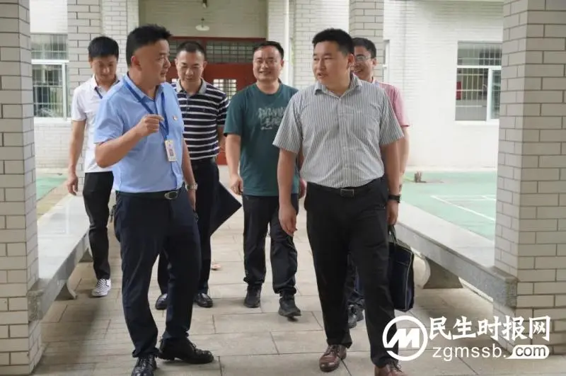 送温暖、传党情｜市民政局党委委员、副局长钟熙一行到市救助站开展“七一”慰问和督查指导工作