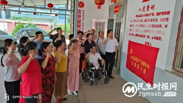 庆七一 感党恩 颂党情——湘潭市广场舞协会党支部开展“向全国优秀共产党员‘板凳妈妈’学习 争做优秀文艺志愿者”主题党日特色活动