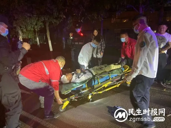男子酒后骑车摔倒受伤 民警及时救助脱离危险