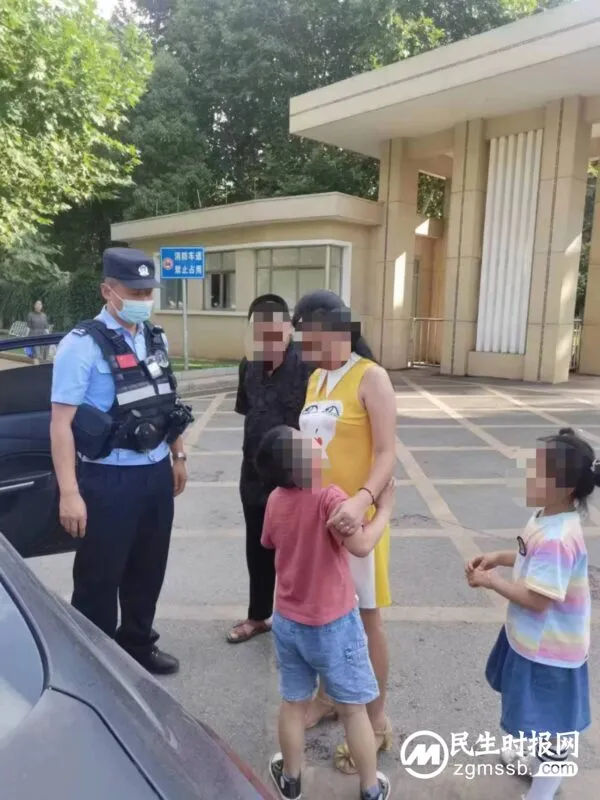 6岁小孩独自出门 迷路民警暖心 送回获锦旗感谢