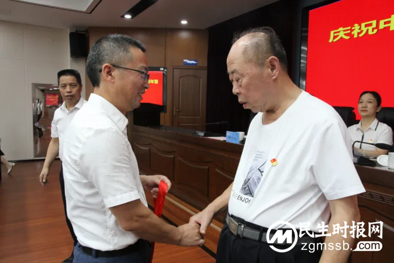 湘潭市司法局召开庆祝中国共产党成立102周年暨“七一”表彰大会 湘潭市司法局召开庆祝中国共产党成立102周年暨“七一”表彰大会