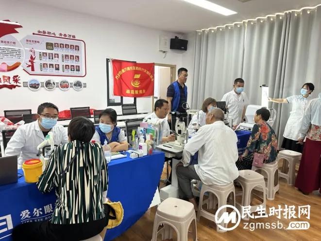 湘潭市老科协注重发挥区、街组织作用， 联合湘潭爱尔仁和医院开展“进社区 送健康”公益活动