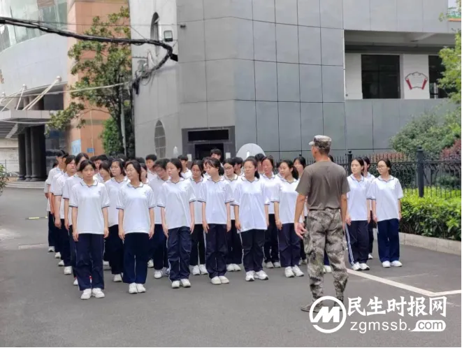 湘潭市二中高二新生军训正式开启