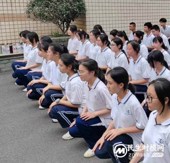 湘潭市二中高二新生军训正式开启