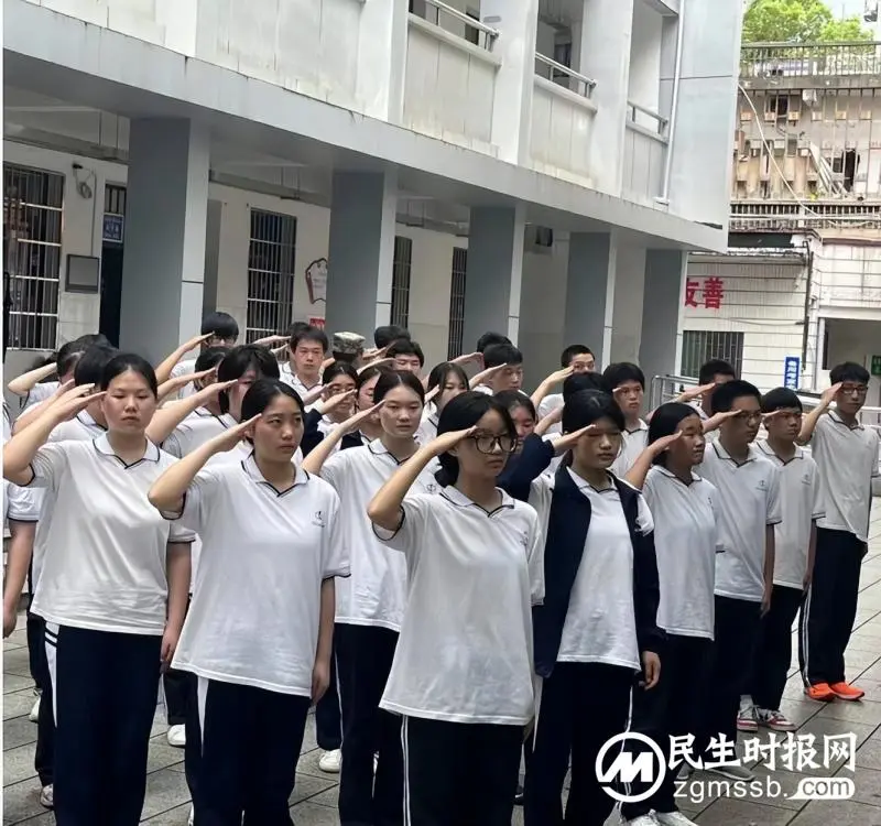 湘潭市二中高二新生军训正式开启