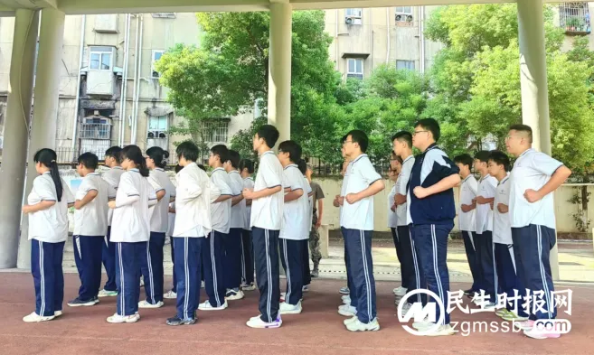 湘潭市二中高二新生军训正式开启