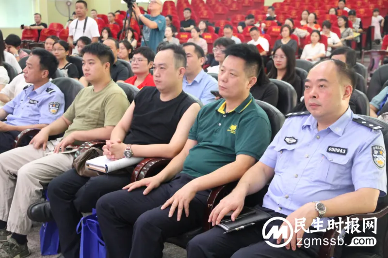 “利剑护蕾”，守护成长——司法局长为法治副校长上未成年保护法治课