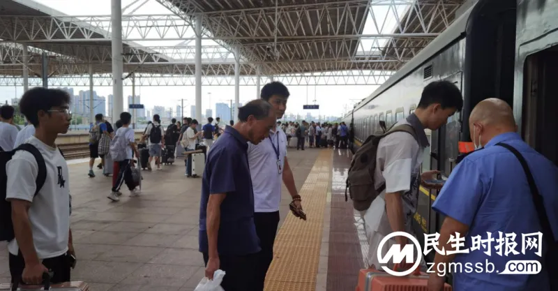 【心连心走基层、面对面解难题】夏季送清凉,关怀抚人心 【心连心走基层、面对面解难题】夏季送清凉,关怀抚人心