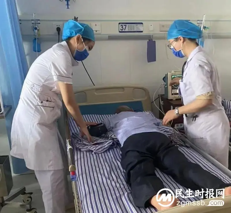 93岁老人出现“白肺”,命悬一线 湘潭县人民医院医护团队成功救治助其转危为安 93岁老人出现“白肺”,命悬一线 湘潭县人民医院医护团队成功救治助其转危为安