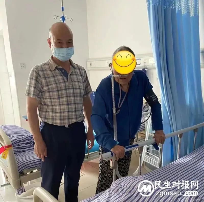 93岁老人出现“白肺”,命悬一线 湘潭县人民医院医护团队成功救治助其转危为安 93岁老人出现“白肺”,命悬一线 湘潭县人民医院医护团队成功救治助其转危为安