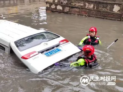 大雨倾城,昆明消防全力排涝抢险