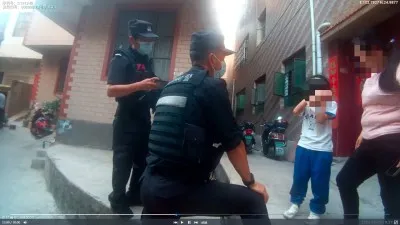 孩子消失近10小时求助警方 特警多方努力帮粗心妈妈找娃